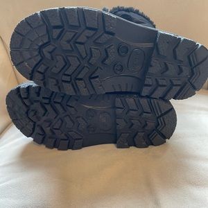 Monclear Sherpa lined snow boots